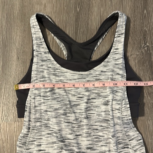 Lululemon Women’s Sz 4 On‎ Track Athletic Workout Racer Back Sleeveless Tank Top - Picture 6 of 9